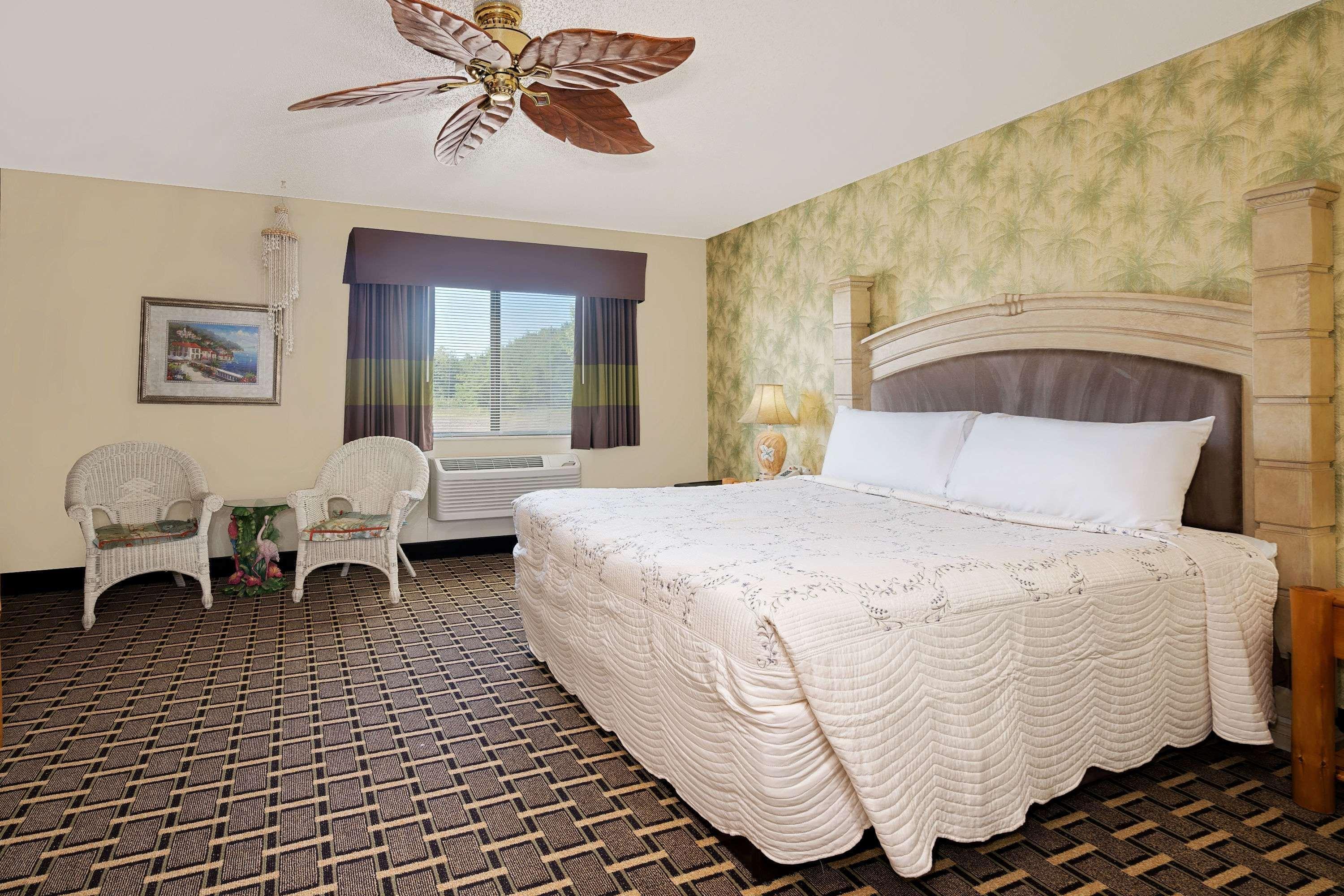 Super 8 By Wyndham Cloquet Hotell Exteriör bild