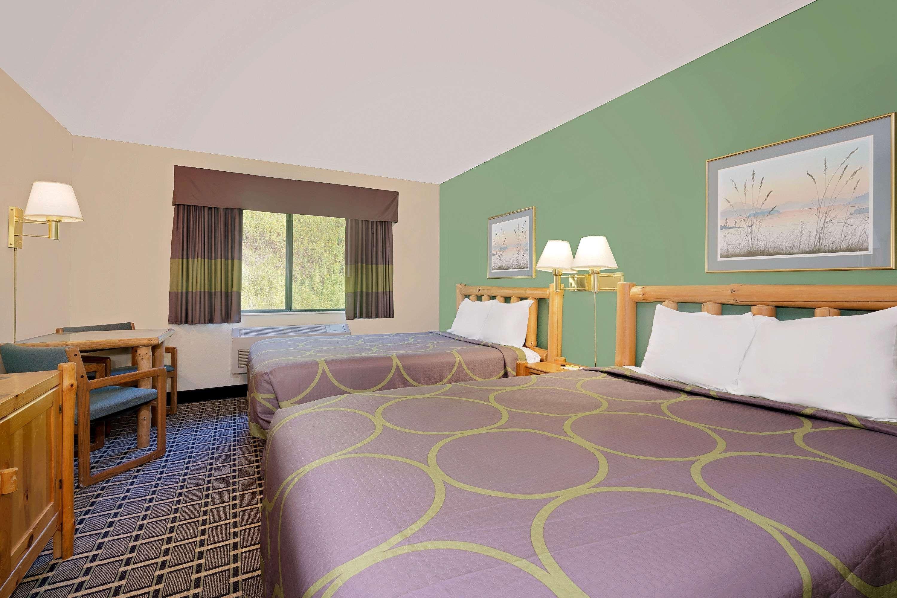Super 8 By Wyndham Cloquet Hotell Exteriör bild