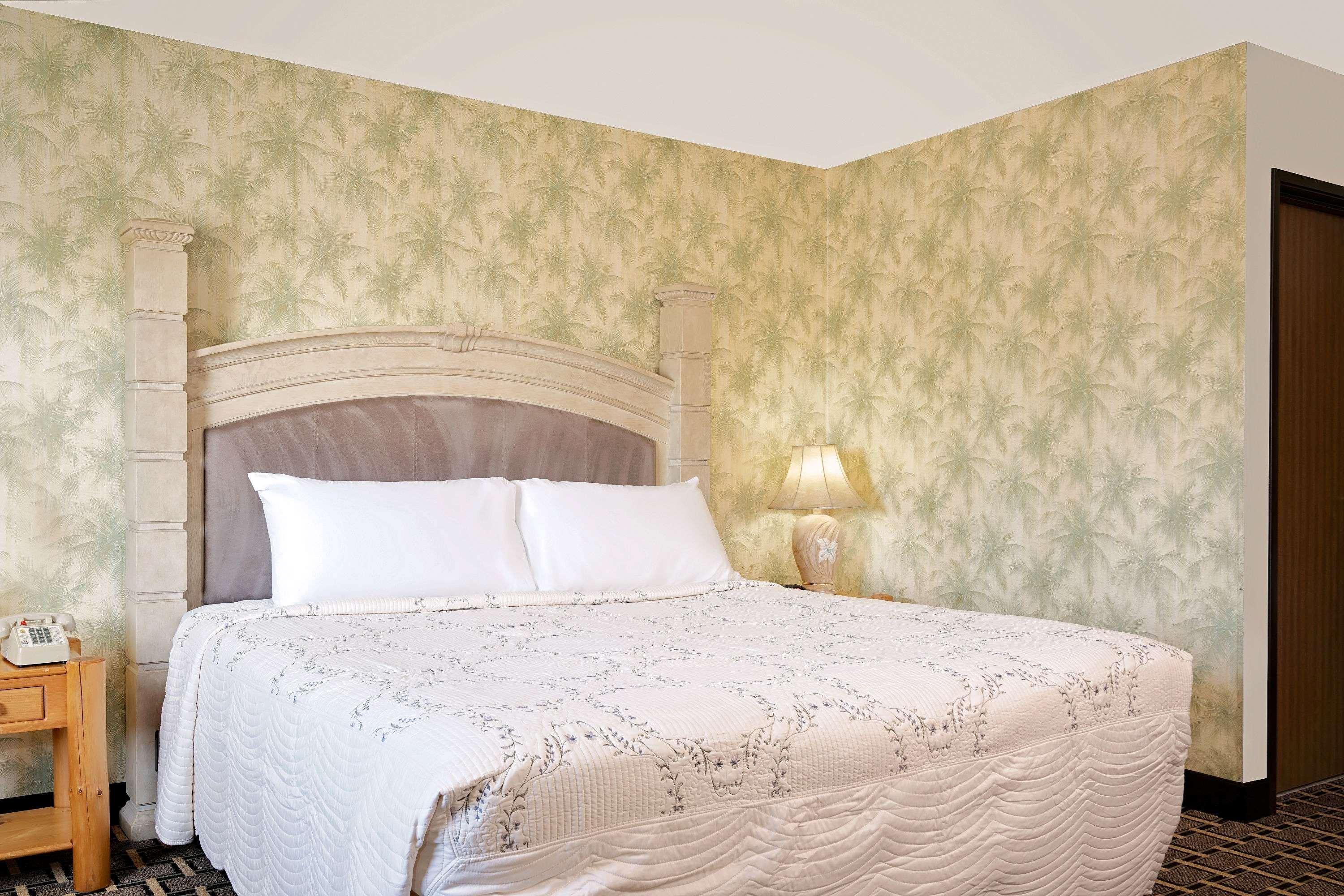 Super 8 By Wyndham Cloquet Hotell Exteriör bild